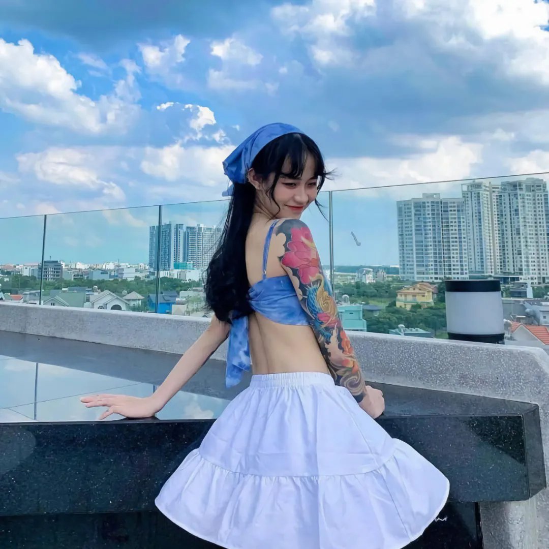 踉跄的女孩